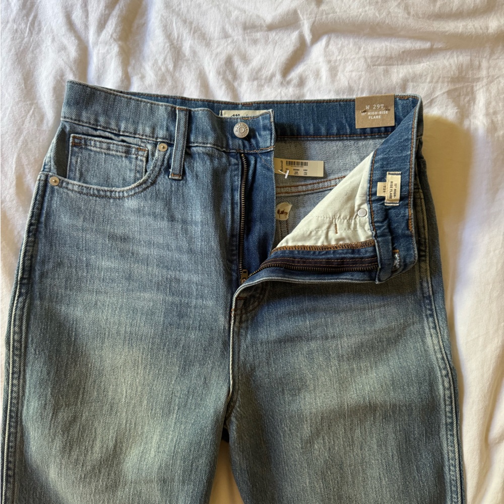 Madewell Tall 11” High Rise Flare Jeans T28
